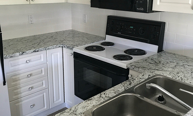 2 Bed, 1 Bath Top Fl...