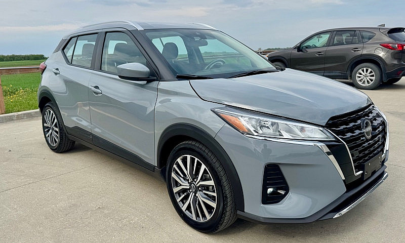 2025 Nissan Kicks Pl...