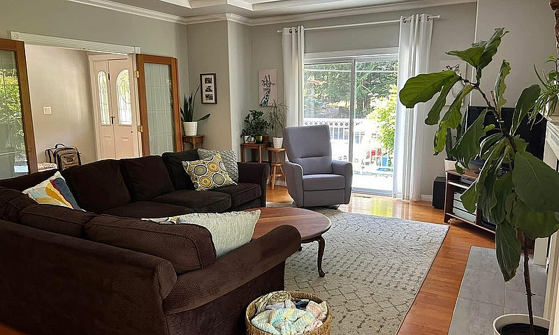 4 Bed   Den, 2 Bath ...