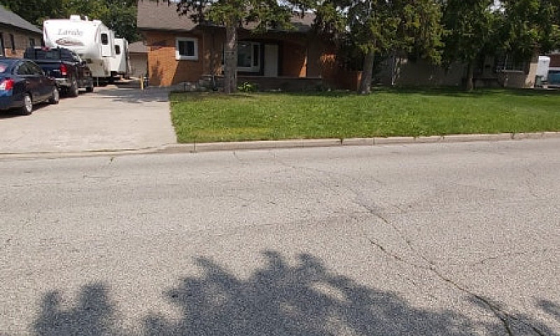 House For Rent - Cen...