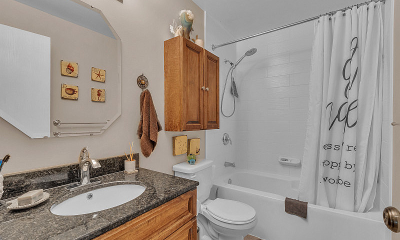 3 Beds 2  Bath, Deta...