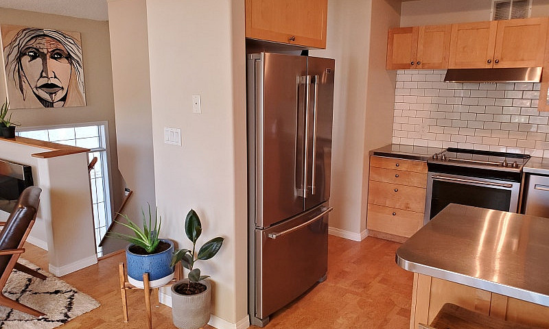 Bright, Spacious, Fu...