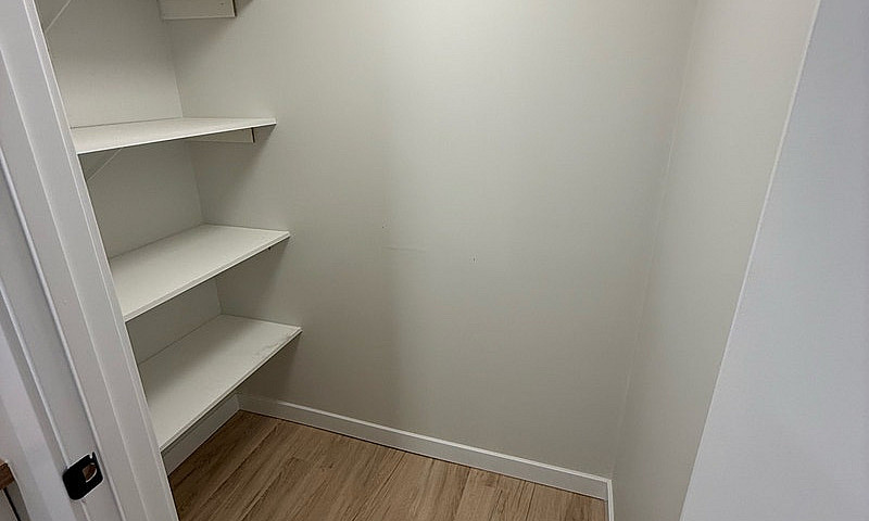 2 Bedroom Basement S...