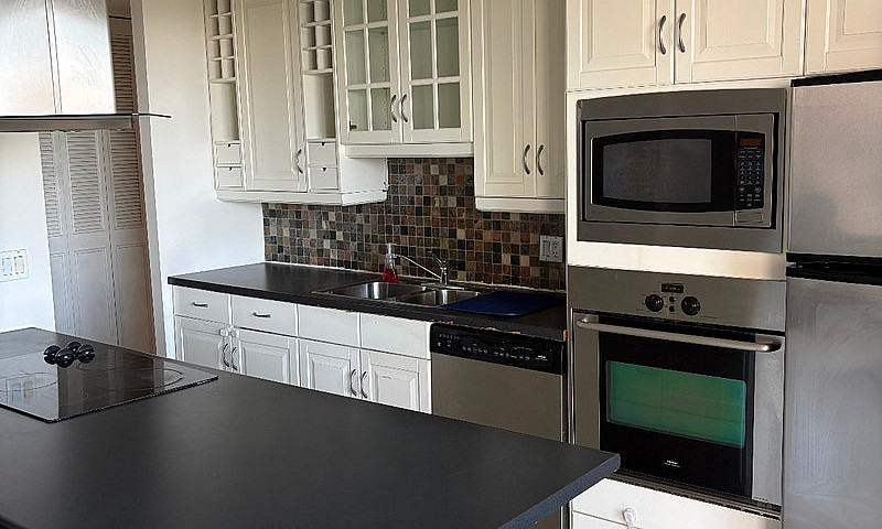 University 2Br, 2 Ba...