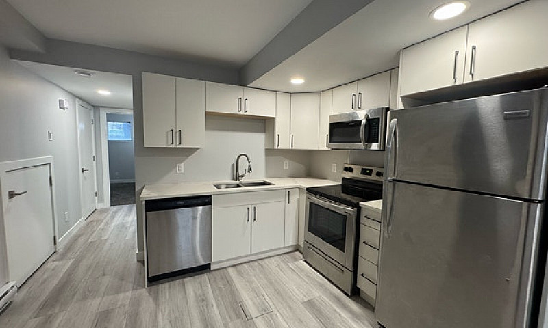 **2 Bed 1 Bath Lower...