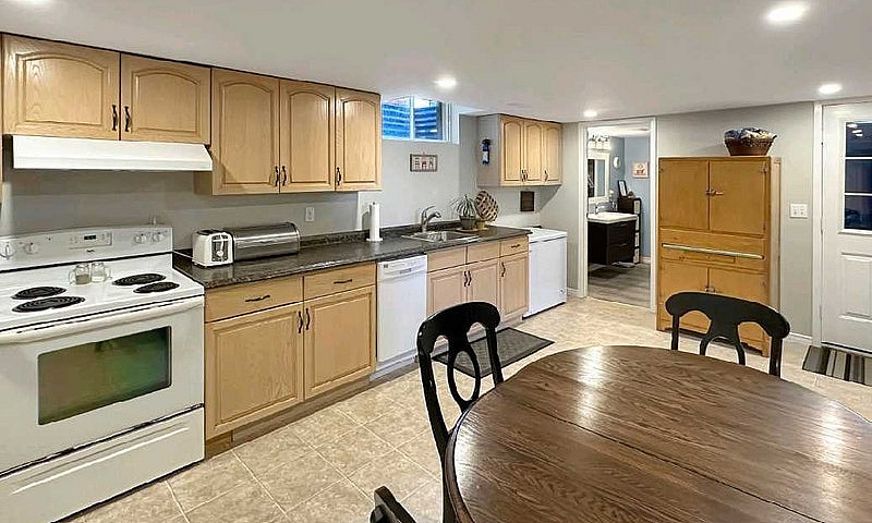  1 Bedroom / 1 Bathr...