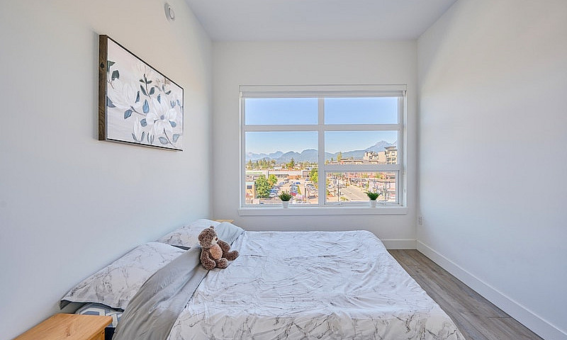 Spacious 3 Bedroom 2...