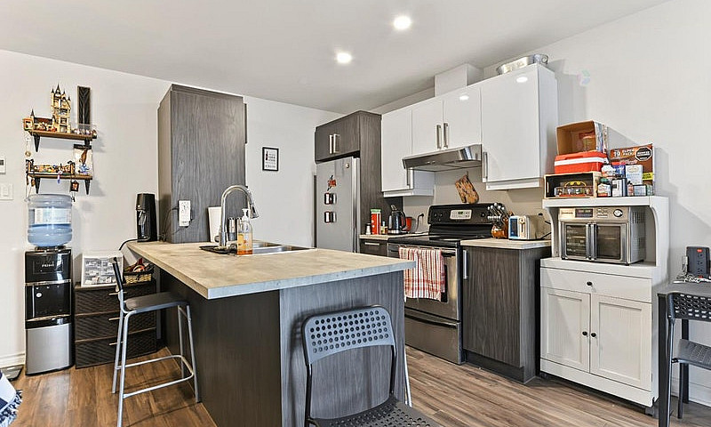 Condo À Vendre, Deux...