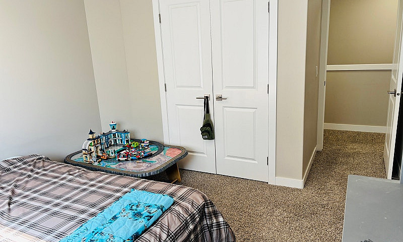 255 Eaton Crescent ...
