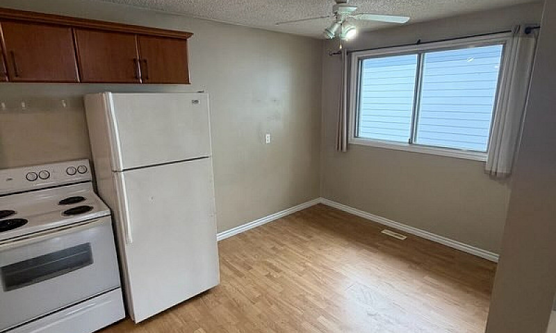 Cozy 2 Bedroom, 1 Ba...