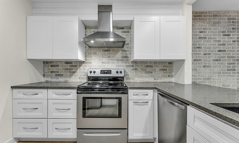 White Rock 2 Bed 2 B...