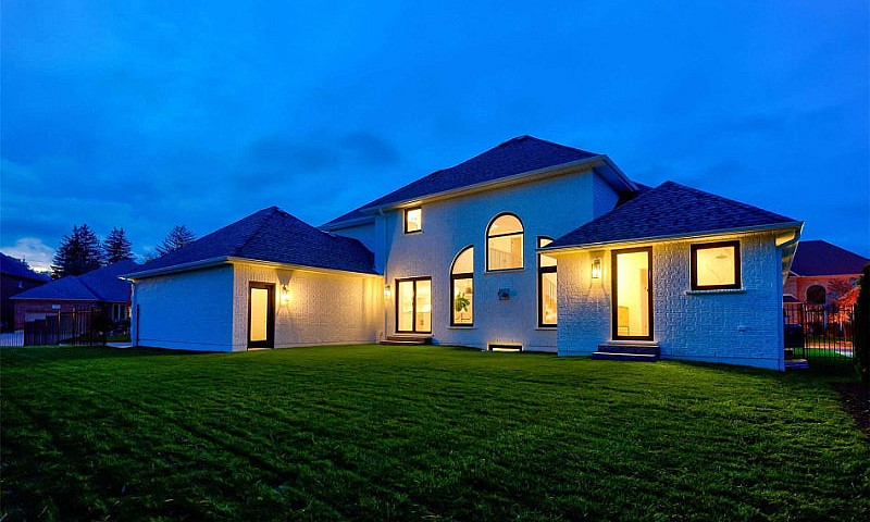 Stunning Large Basem...