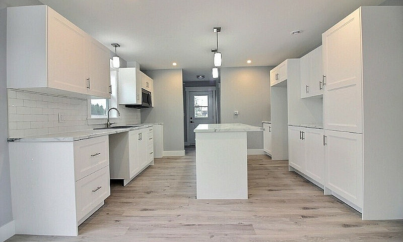 Stewiacke: New Const...