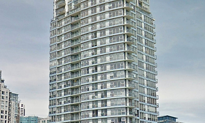 Bright 1-Bedroom Con...