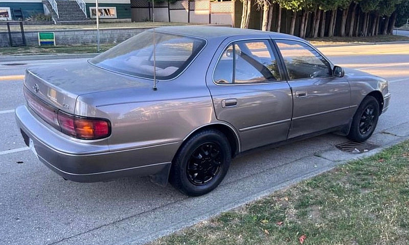 Toyota Camry – Ultra...