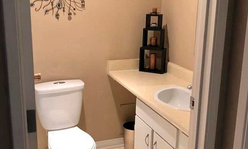 Private Room In Elkf...