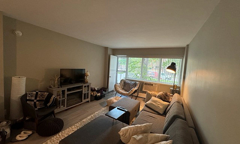 **1Bed 1Bath Condo F...
