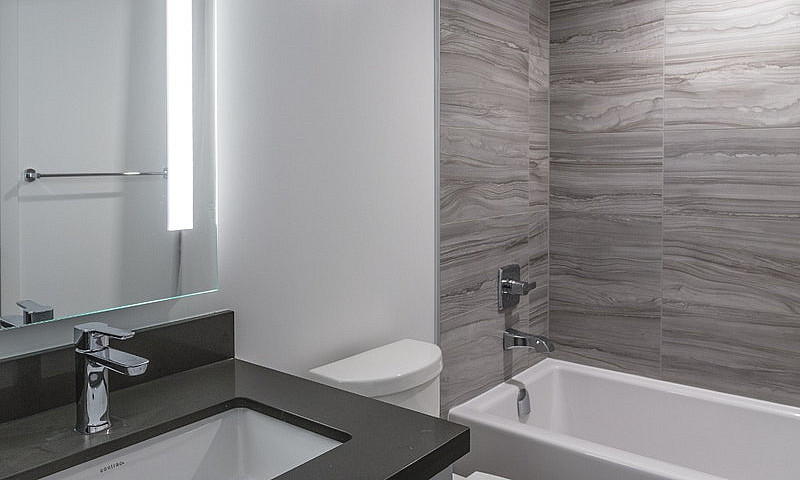 Stunning Condo On Yo...