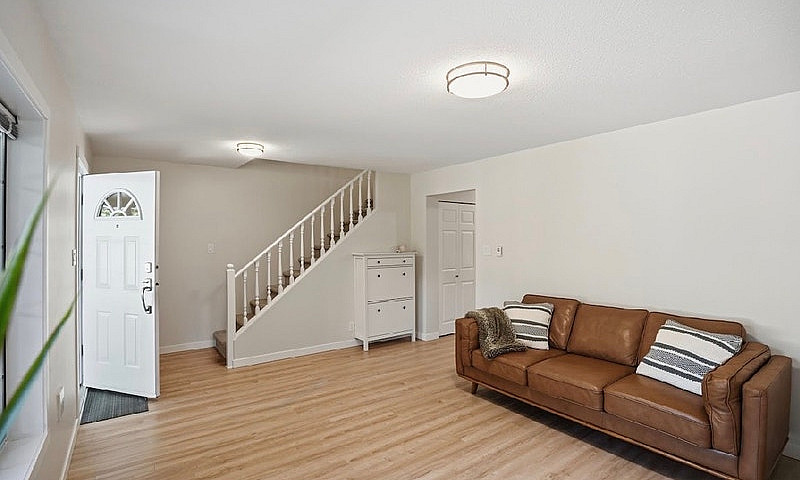 Duplex With Large Ya...
