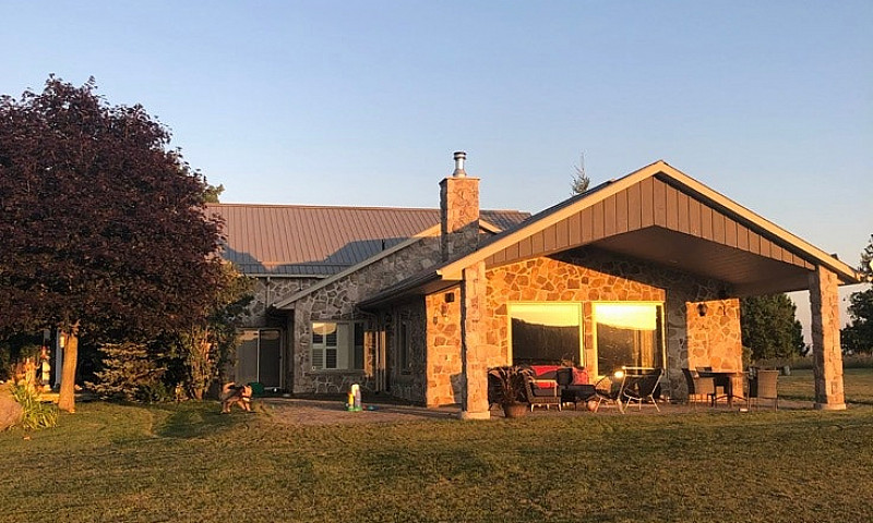 Stunning 27 Acre Cou...