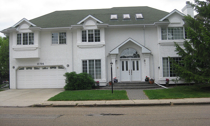 Family Home On Giant...