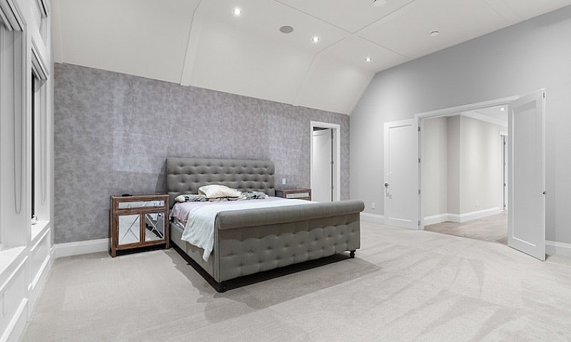Beautiful Newer Hous...