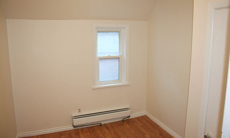 Renovated - 3 Bedroo...