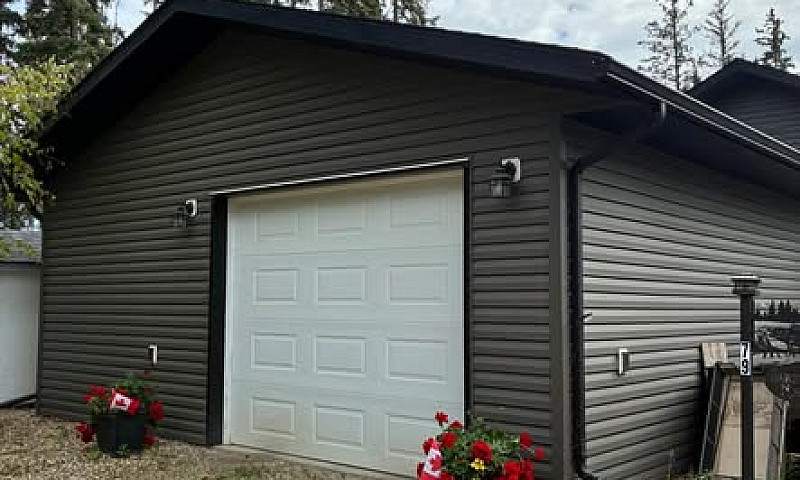 Lakefront Home For S...