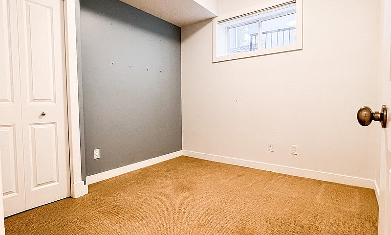 Bright 2-Bed Walkout...