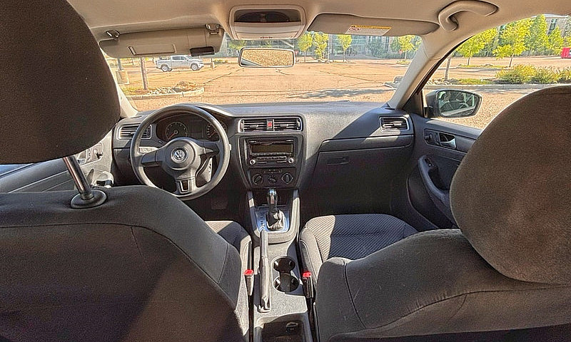 2012 Volkswagen Jett...