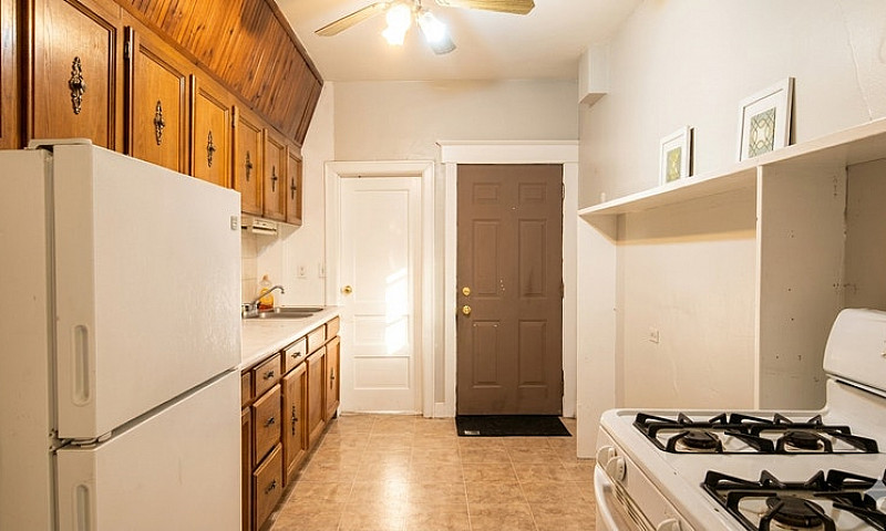(Downtown) Spacious ...