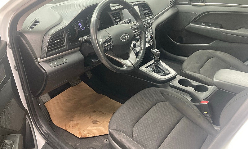 Hyundai Elantra Esse...