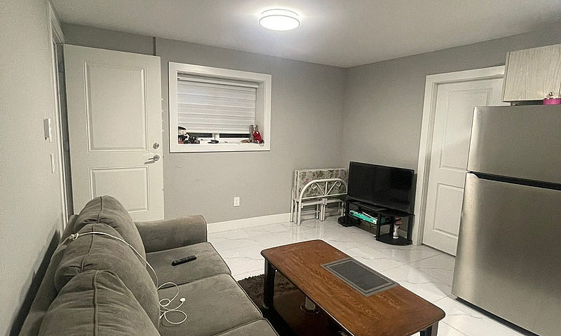 $1,300 / 1Br - 550Ft...