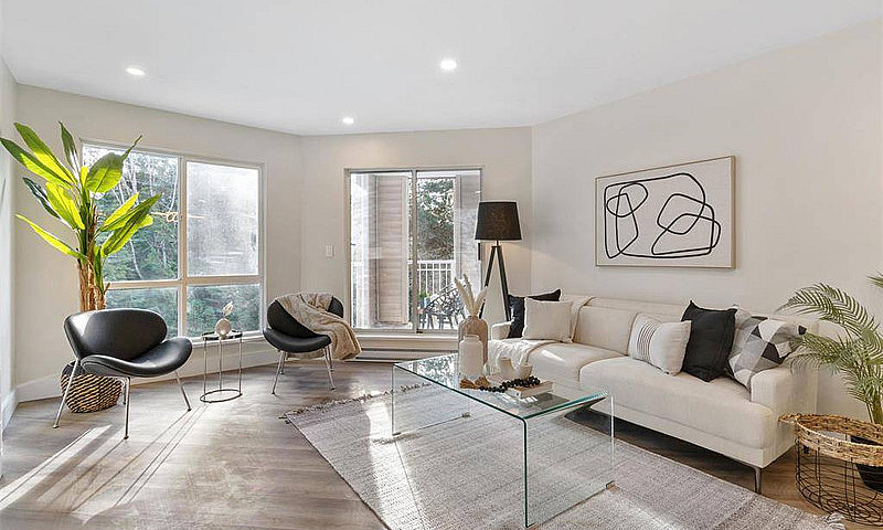 Renovated, 2 Bed Roo...