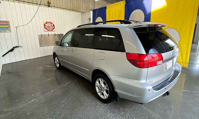 2005 Toyota Sienna A...