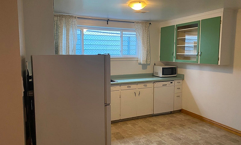 Bright 2 Bedroom Bas...