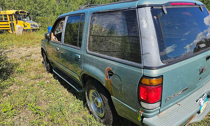 1996 Ford Explorer E...