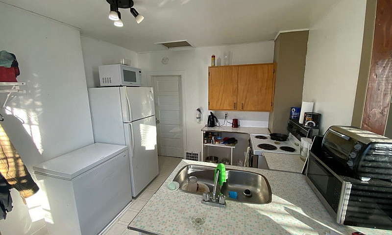 Suite For Rent In Tr...