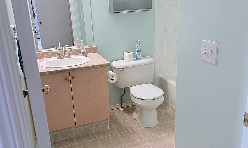 Bright 2 Bed, 1 Bath...