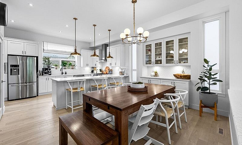 Newer 5 Bed + 4 Bath...