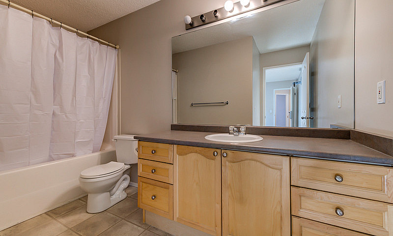 Charming 2-Bed Bunga...