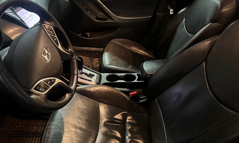 Hyundai Elantra 2012...