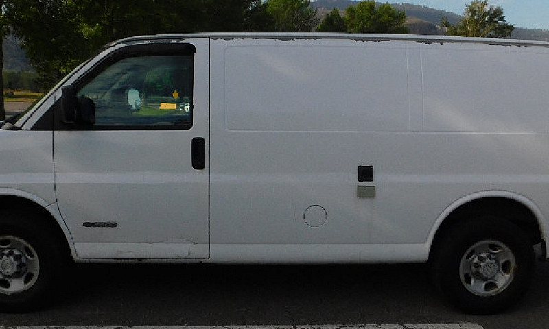 2005 Chevy Express 2...