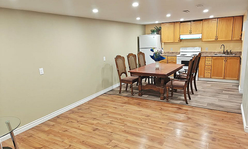 2 Bedrooms , 2 Full ...