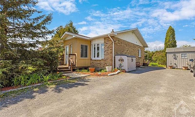 Charming 2+1 Bdrm  H...