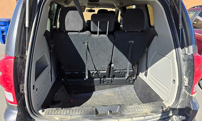 2017 Dodge Caravan 1...