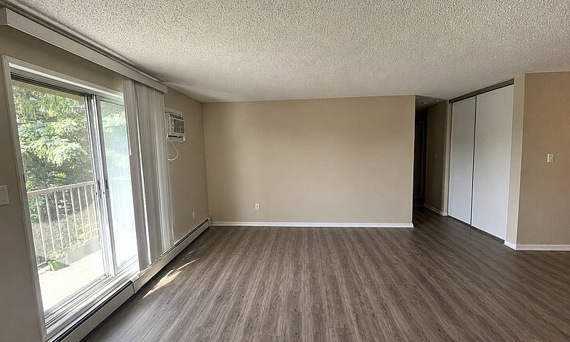 Close To U Of L, 2Br...