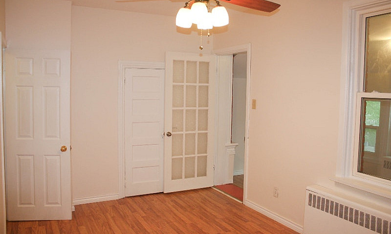 Renovated - 3 Bedroo...