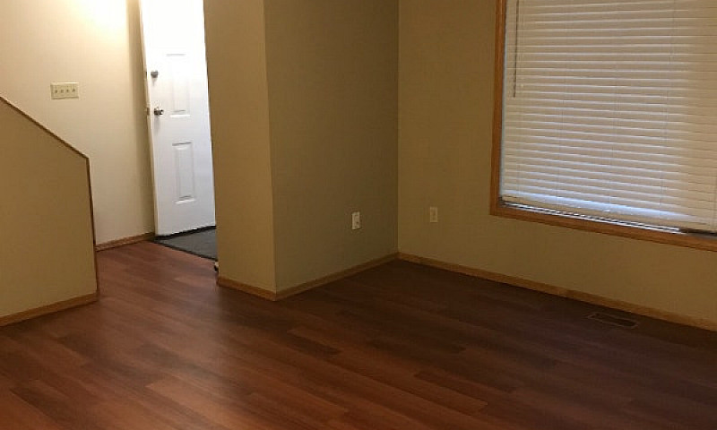 3Br Townhouse W Yard...