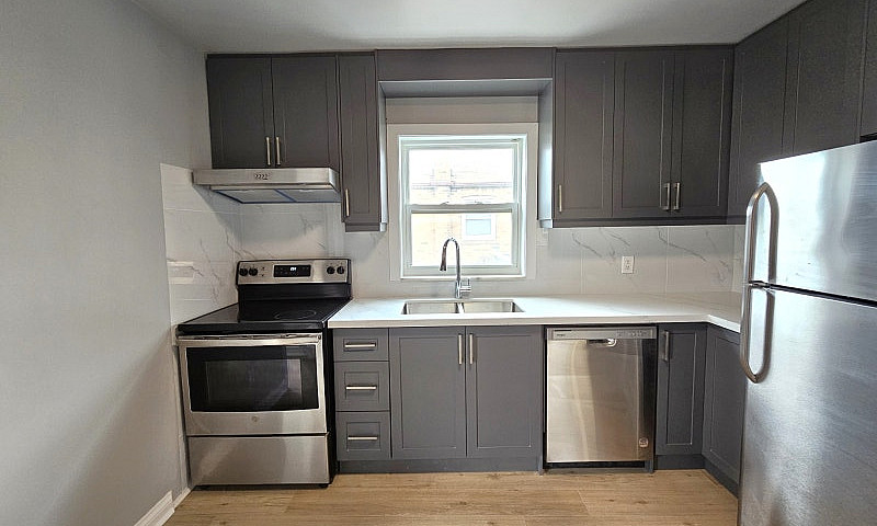 For Lease: 3 Bed + 1...